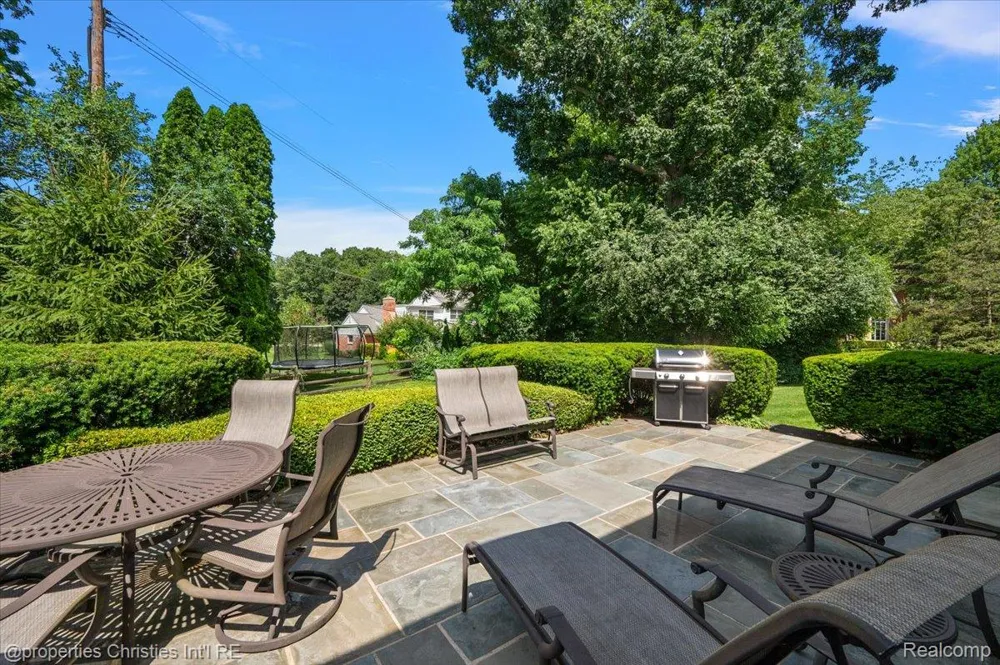937 Mitchell Court Bloomfield Hills City, MI 48304