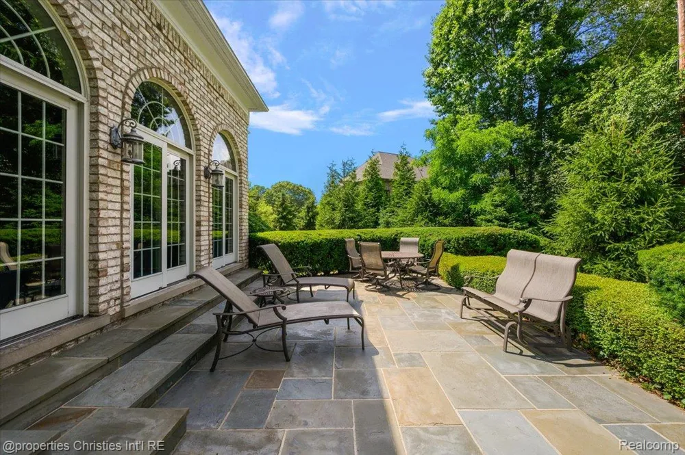 937 Mitchell Court Bloomfield Hills City, MI 48304
