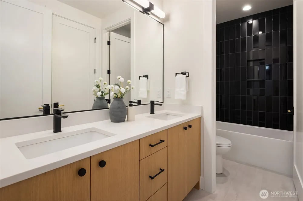 6508 103rd Avenue NE Kirkland, WA 98033