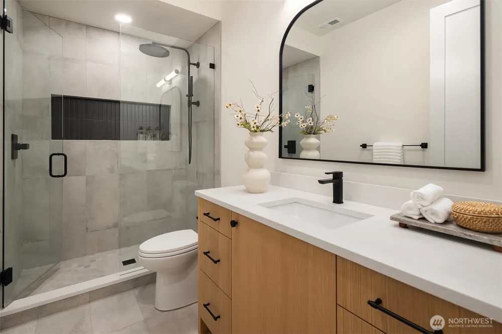 6508 103rd Avenue NE Kirkland, WA 98033