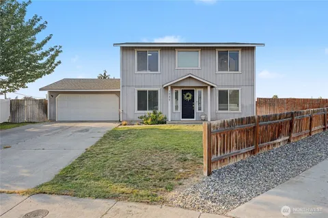 1737 W Mockingbird Street