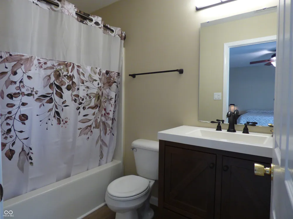 6330 W Chelmsford Drive McCordsville, IN 46055