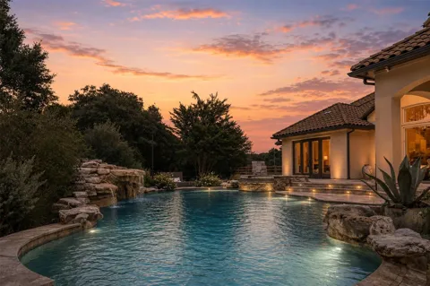 8603 Woods Hollow Trail