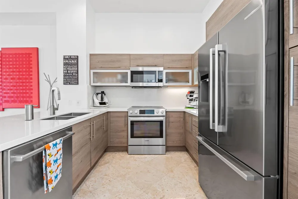 757 NE 4TH AVENUE Fort Lauderdale, FL 33304