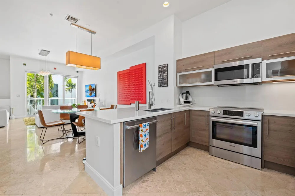 757 NE 4TH AVENUE Fort Lauderdale, FL 33304