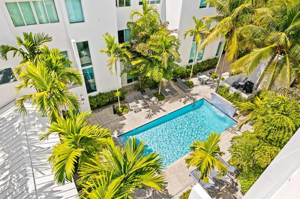 757 NE 4TH AVENUE Fort Lauderdale, FL 33304