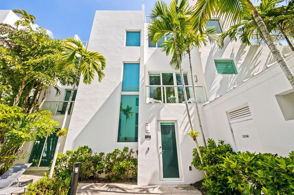 757 NE 4TH AVENUE Fort Lauderdale, FL 33304