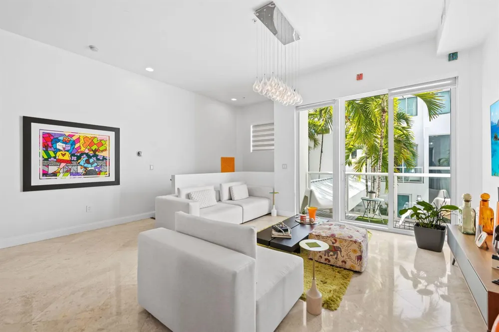 757 NE 4TH AVENUE Fort Lauderdale, FL 33304