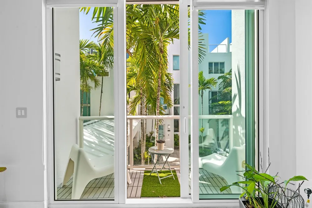 757 NE 4TH AVENUE Fort Lauderdale, FL 33304