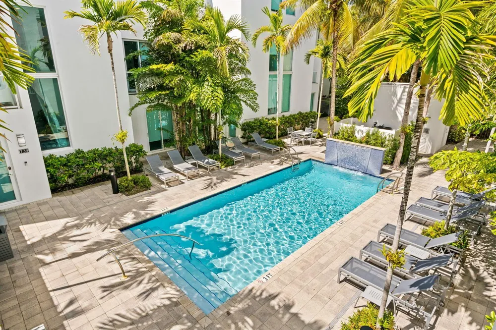 757 NE 4TH AVENUE Fort Lauderdale, FL 33304