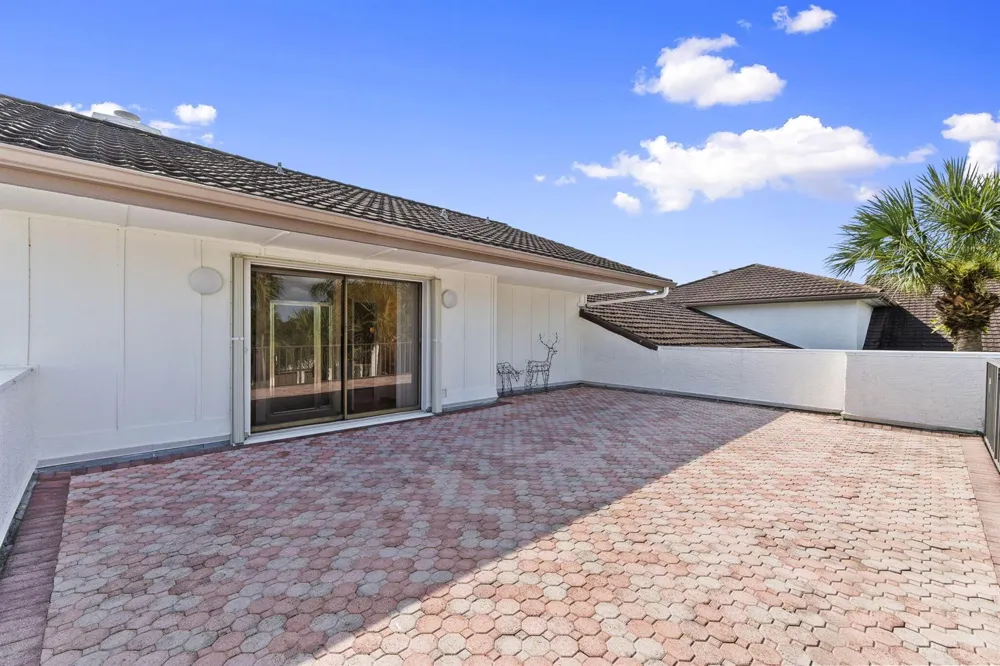 3400 TWIN LAKES TERRACE #206 Fort Pierce, FL 34951