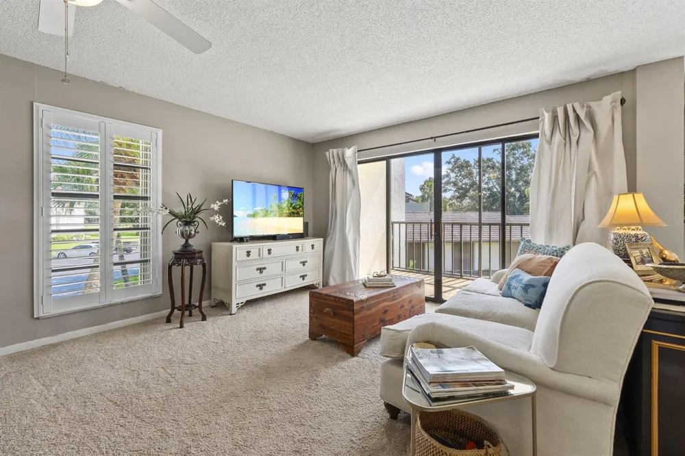 3400 TWIN LAKES TERRACE #206 Fort Pierce, FL 34951