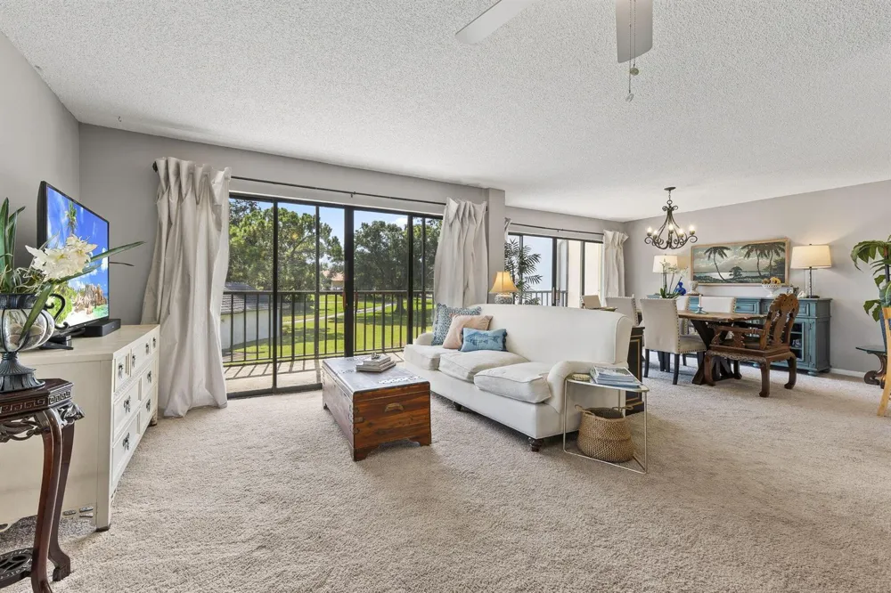 3400 TWIN LAKES TERRACE #206 Fort Pierce, FL 34951
