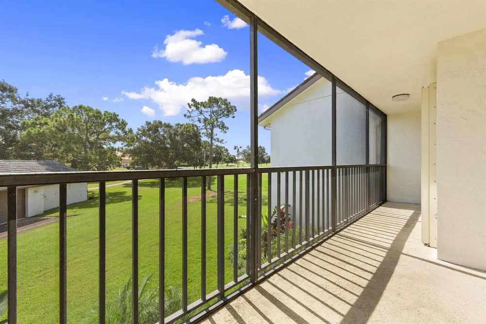 3400 TWIN LAKES TERRACE #206 Fort Pierce, FL 34951