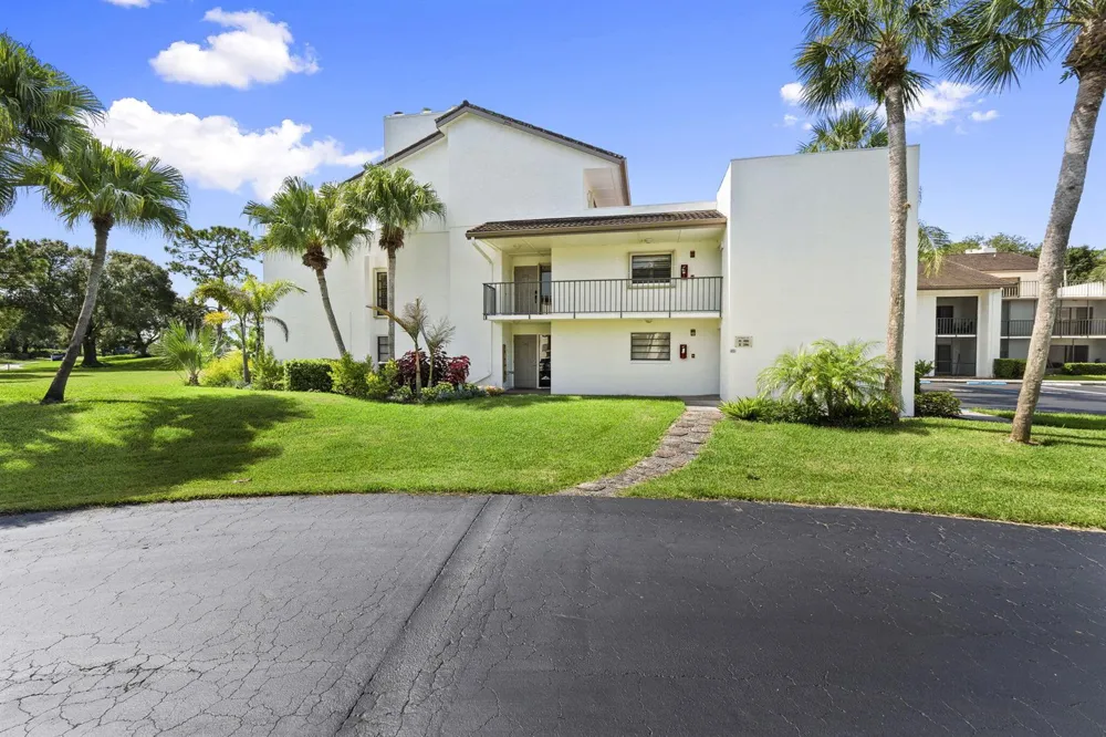 3400 TWIN LAKES TERRACE #206 Fort Pierce, FL 34951