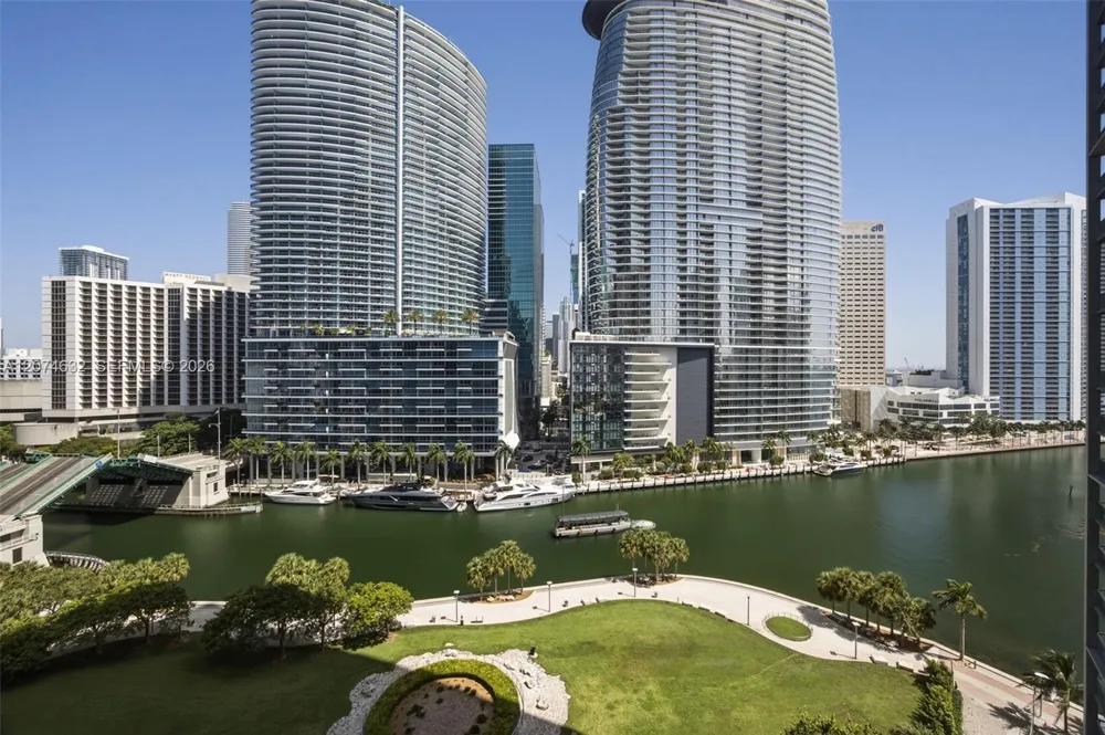 475 Brickell Ave #1412 Miami, FL 33131
