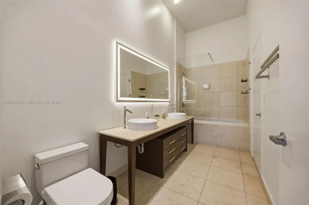 475 Brickell Ave #1412 Miami, FL 33131