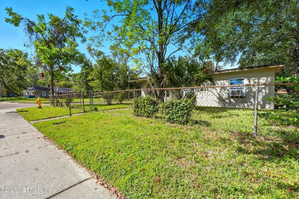 5306 PARIS AVENUE Jacksonville, FL 32209
