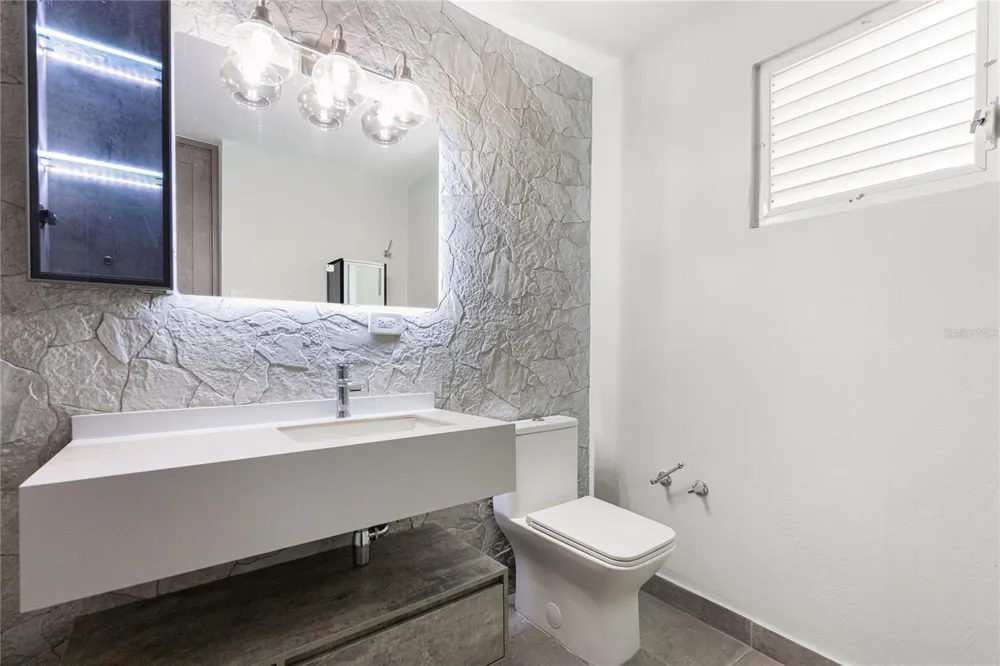 17 SAN JOSE #906 Guaynabo, PR 00969