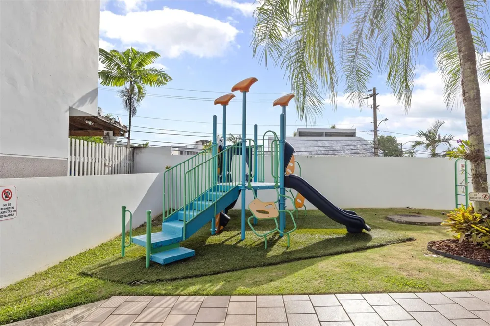 17 SAN JOSE #906 Guaynabo, PR 00969