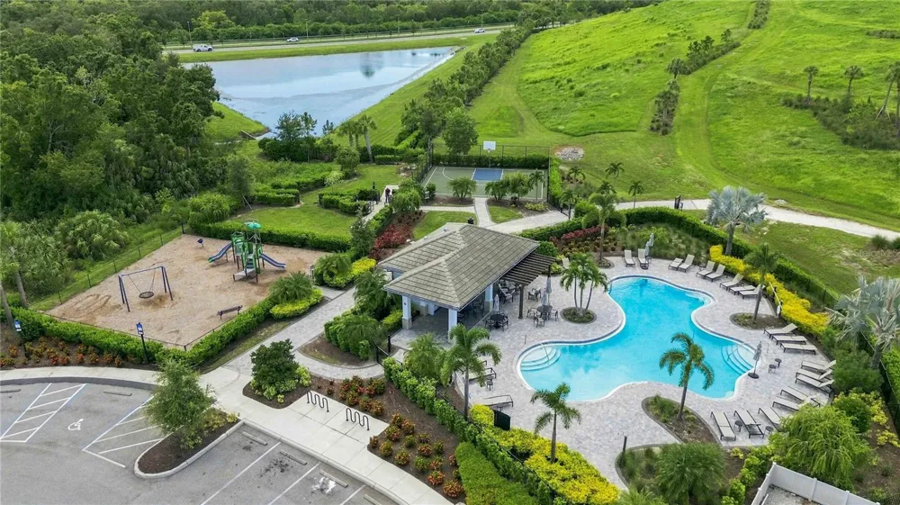 5517 SUMMIT GLEN Bradenton, FL 34203