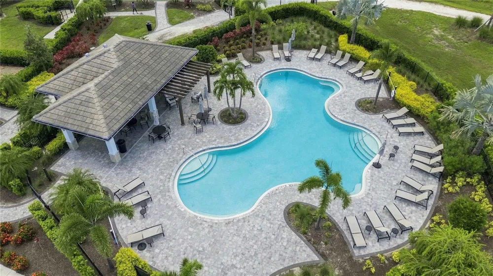 5517 SUMMIT GLEN Bradenton, FL 34203