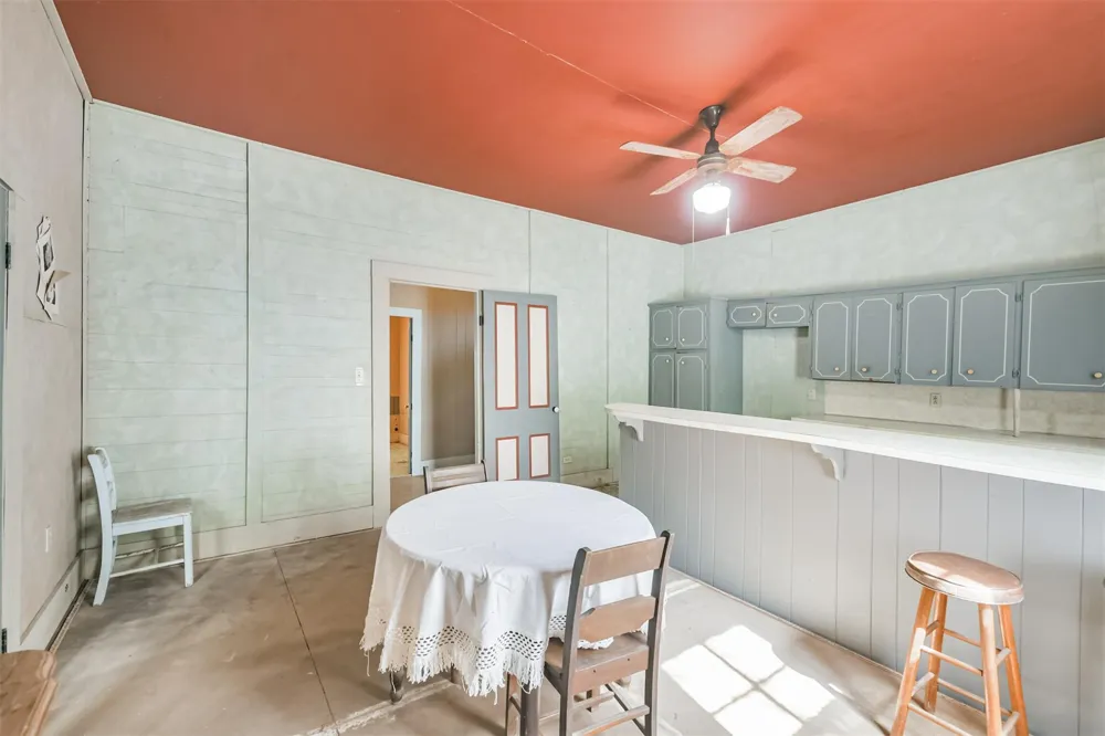 6606 Longpoint Road Burton, TX 77835