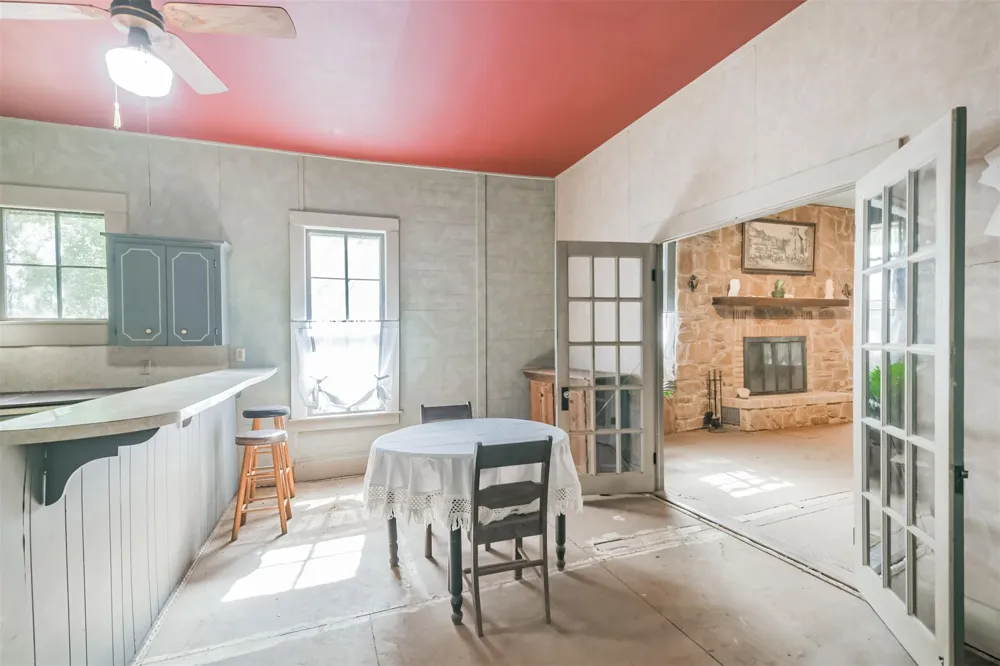 6606 Longpoint Road Burton, TX 77835