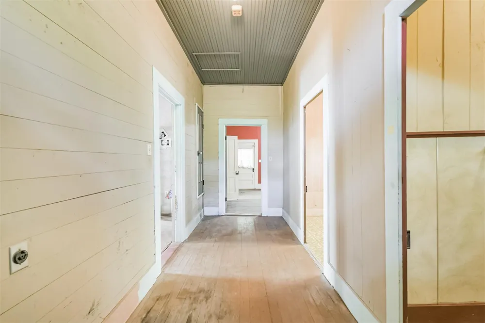 6606 Longpoint Road Burton, TX 77835