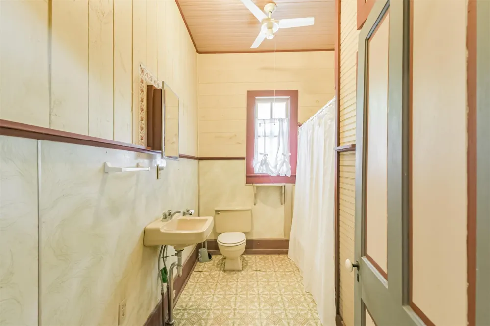 6606 Longpoint Road Burton, TX 77835