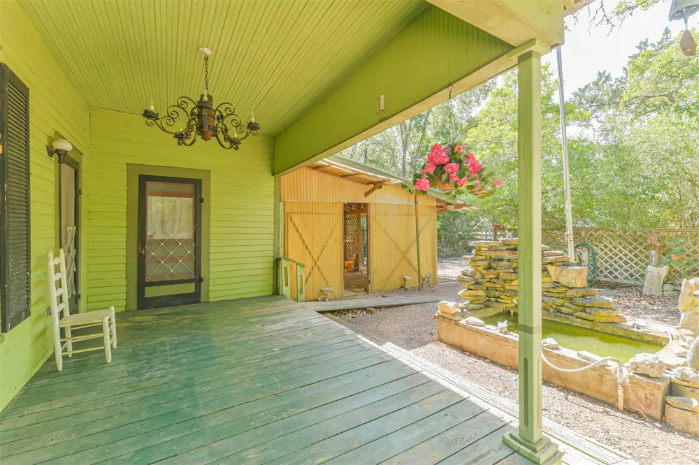 6606 Longpoint Road Burton, TX 77835