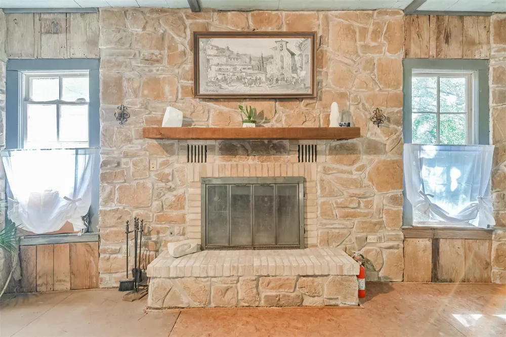 6606 Longpoint Road Burton, TX 77835