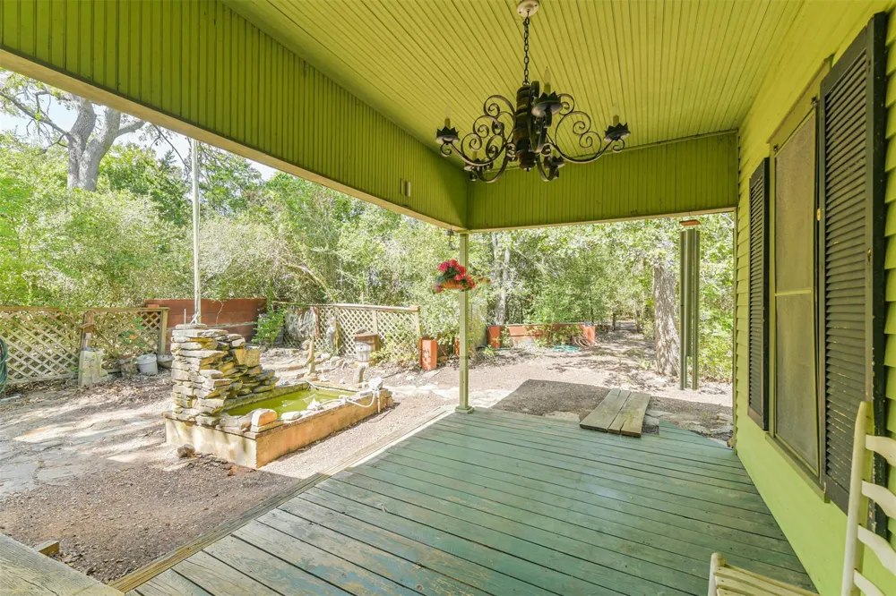 6606 Longpoint Road Burton, TX 77835