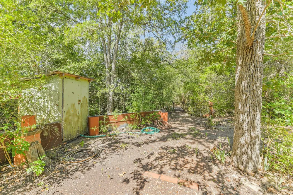 6606 Longpoint Road Burton, TX 77835