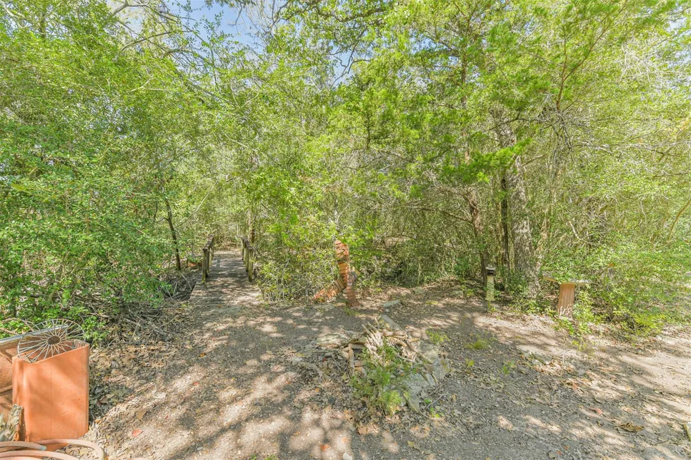 6606 Longpoint Road Burton, TX 77835