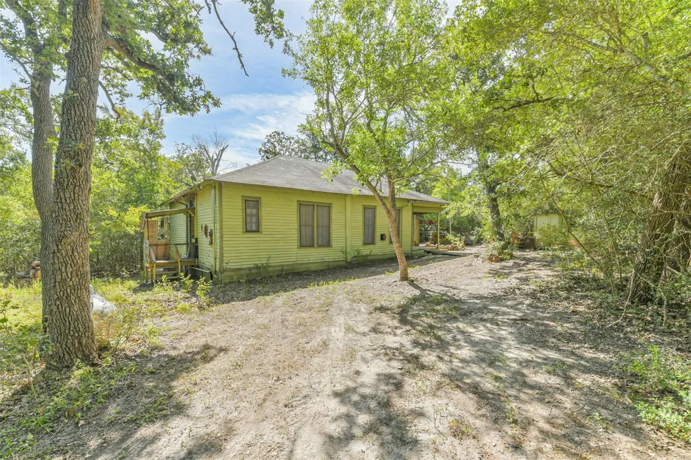 6606 Longpoint Road Burton, TX 77835
