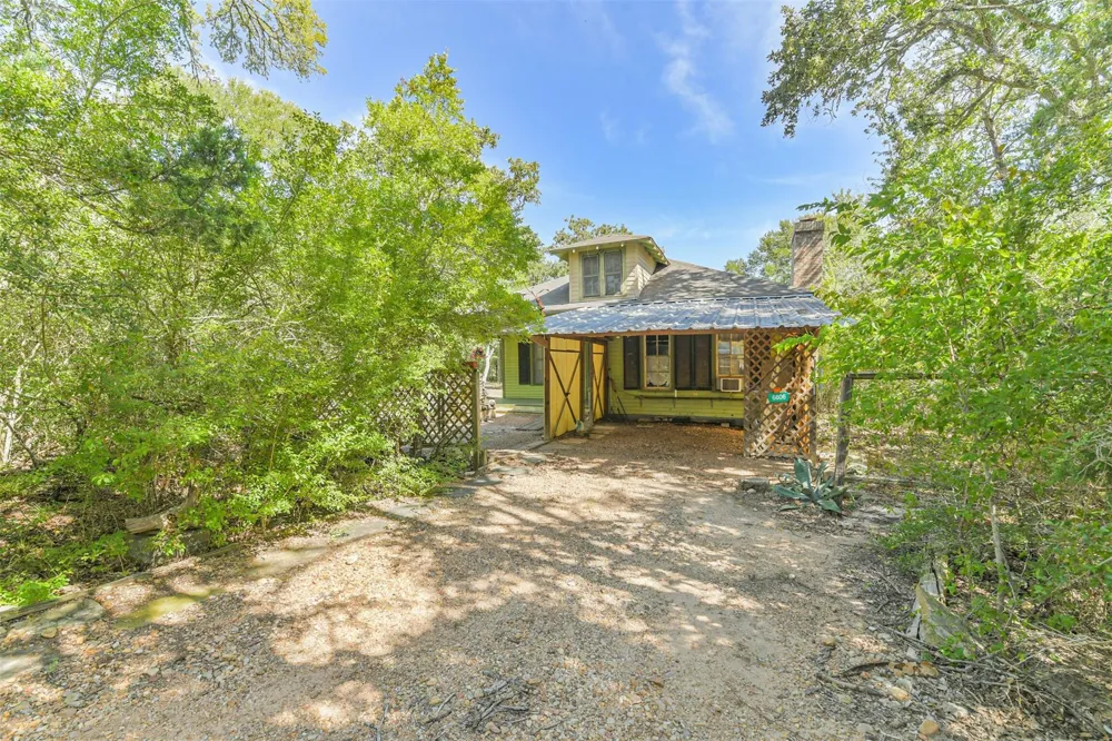 6606 Longpoint Road Burton, TX 77835