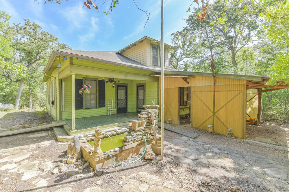 6606 Longpoint Road Burton, TX 77835