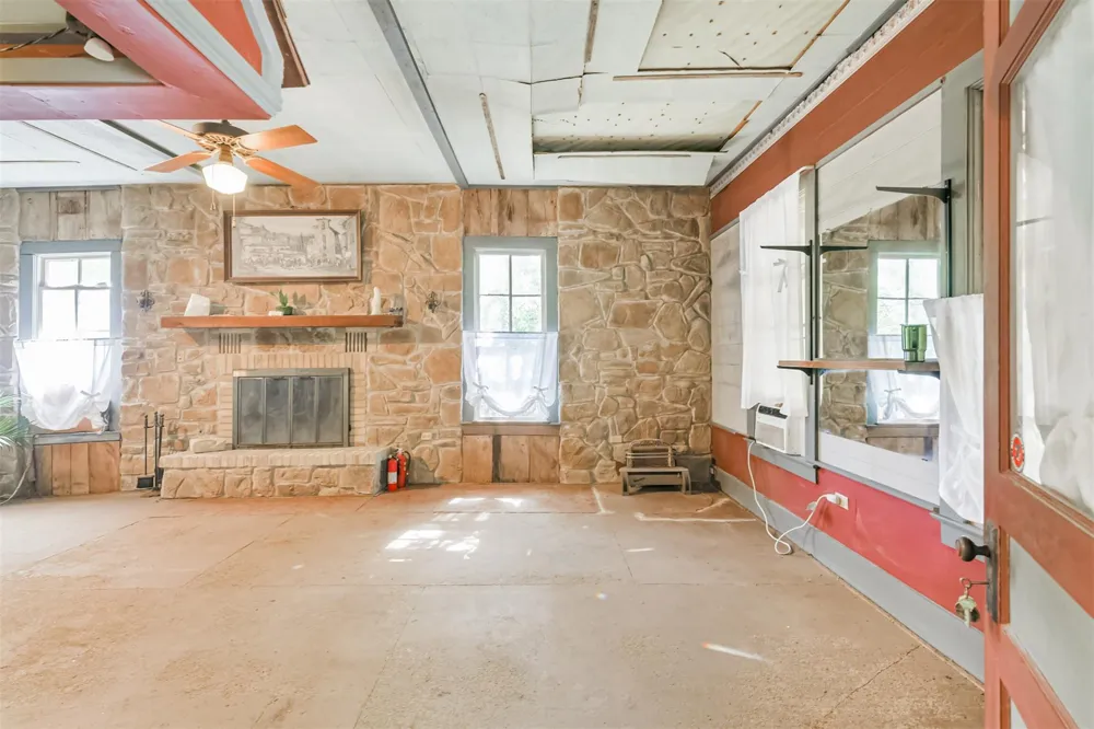6606 Longpoint Road Burton, TX 77835