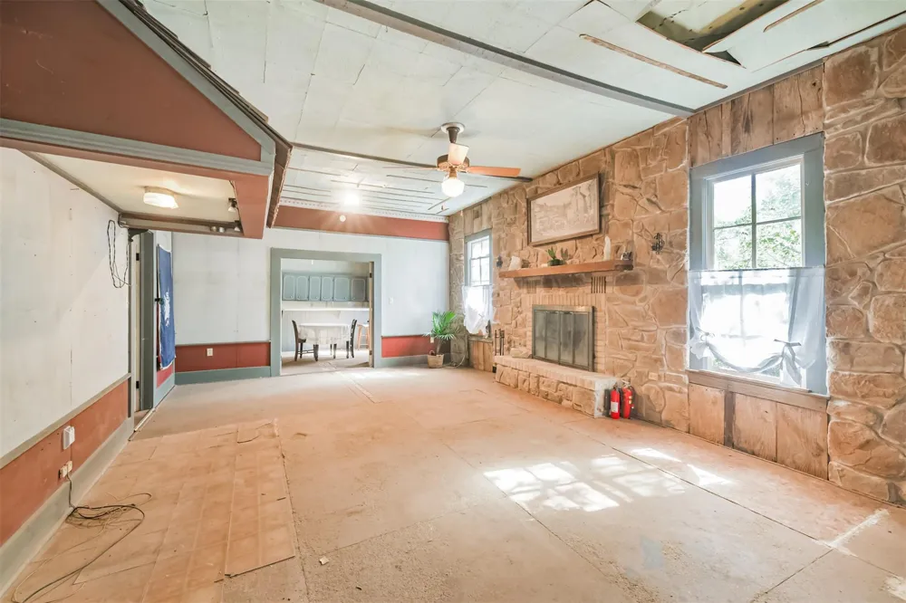 6606 Longpoint Road Burton, TX 77835