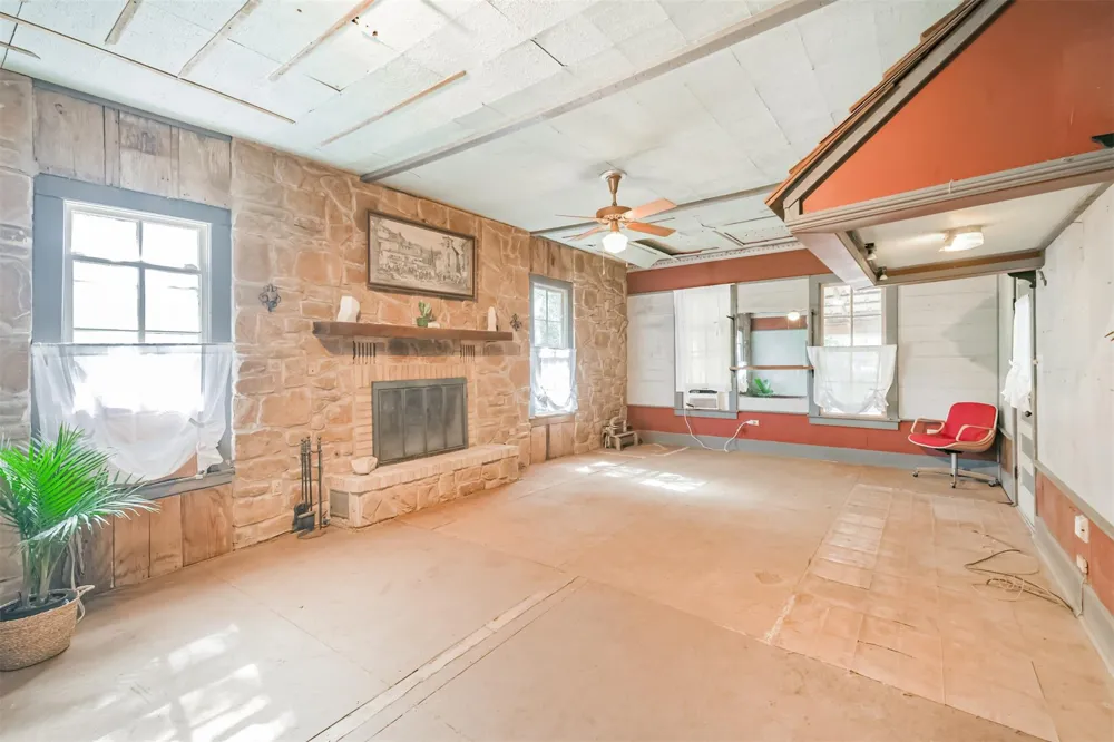 6606 Longpoint Road Burton, TX 77835