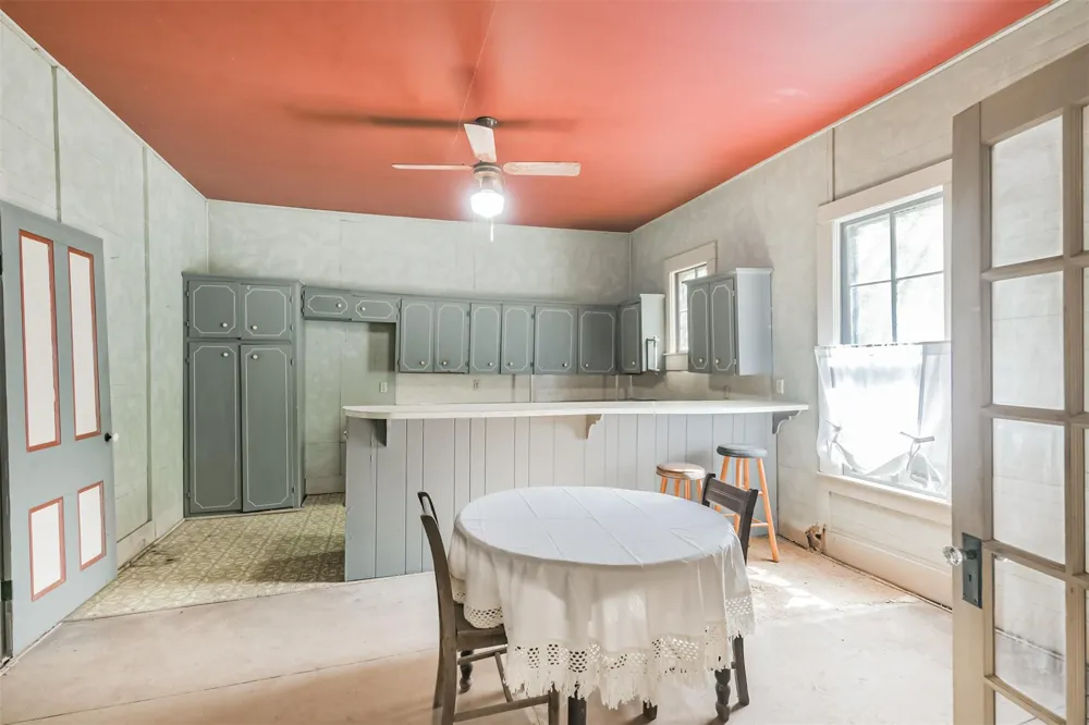 6606 Longpoint Road Burton, TX 77835