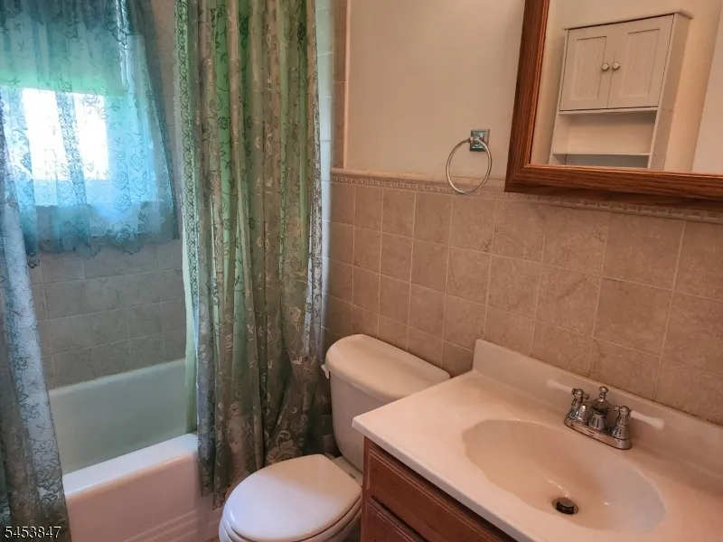 11 Bullens Ave Wayne, NJ 07470