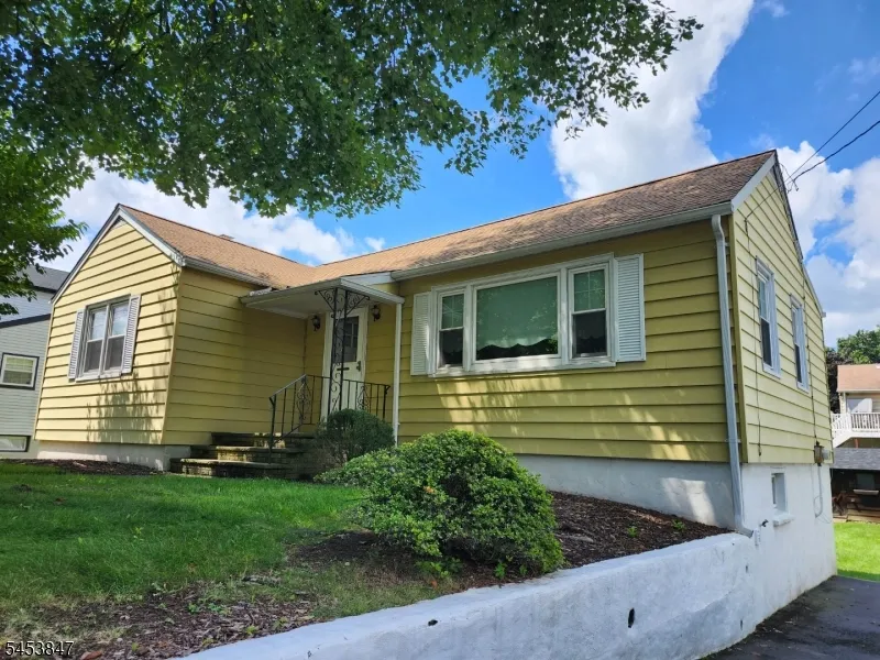 11 Bullens Ave Wayne, NJ 07470