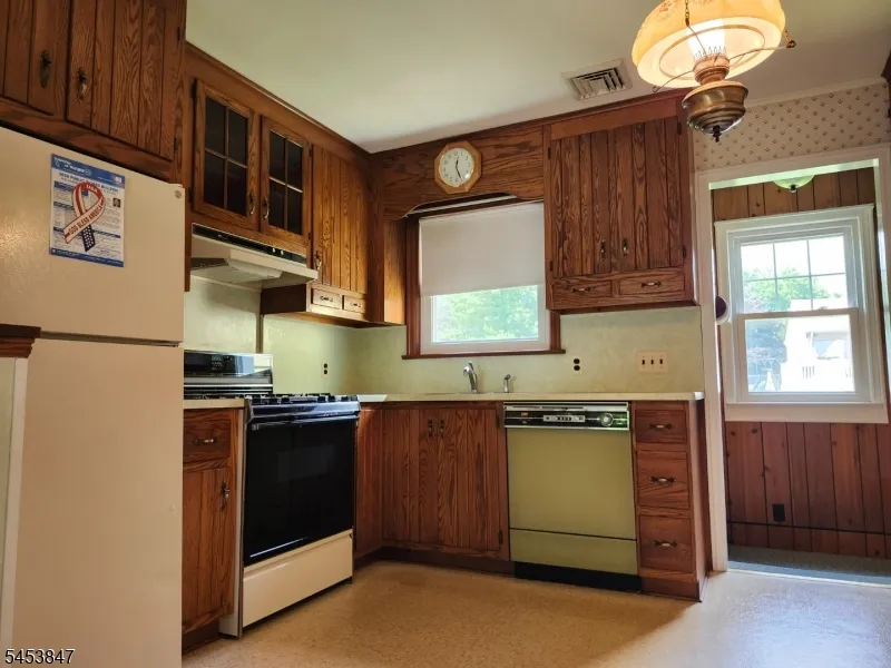 11 Bullens Ave Wayne, NJ 07470