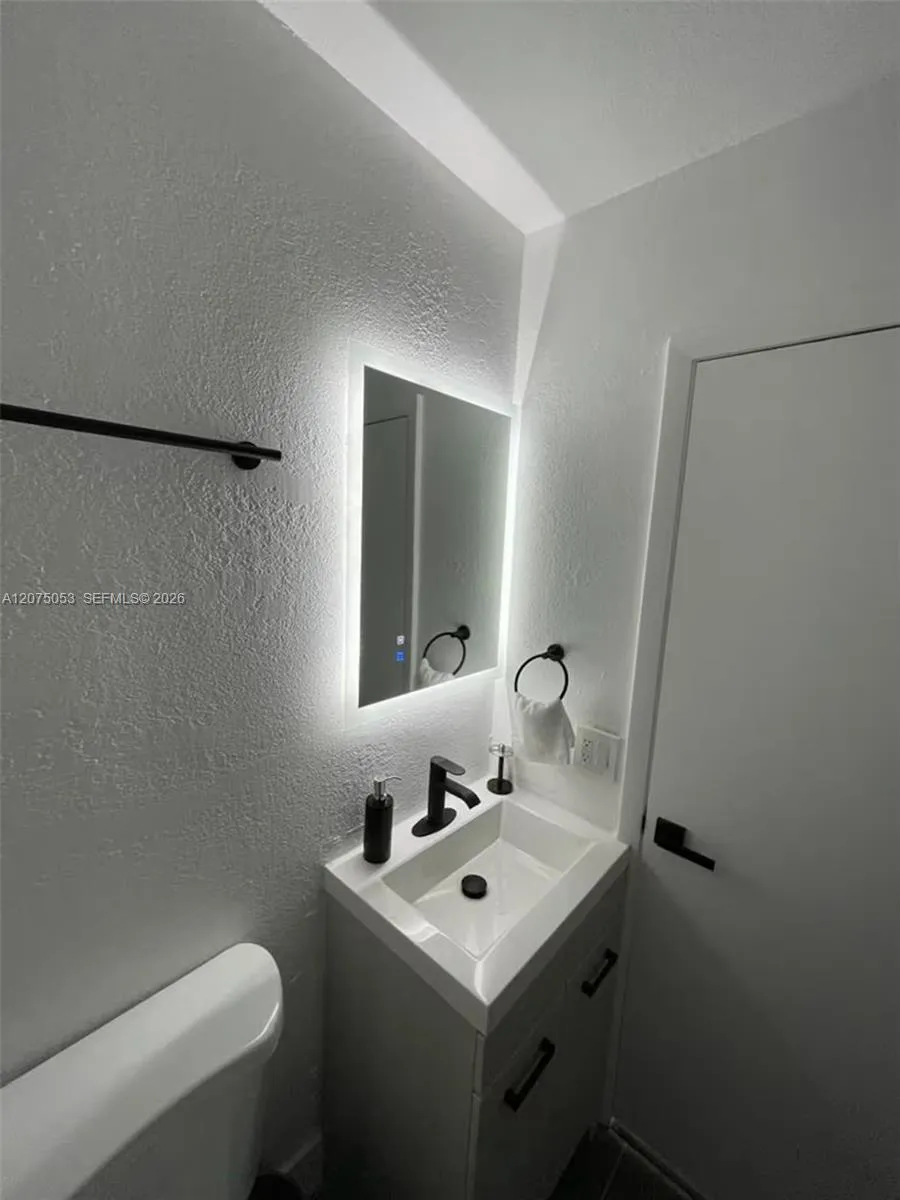 2216 Fillmore St #4 Hollywood, FL 33020