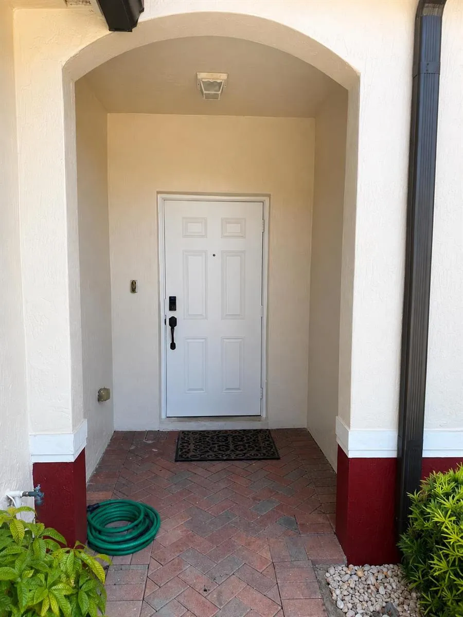 2986 NW 35TH AVENUE Lauderdale Lakes, FL 33311
