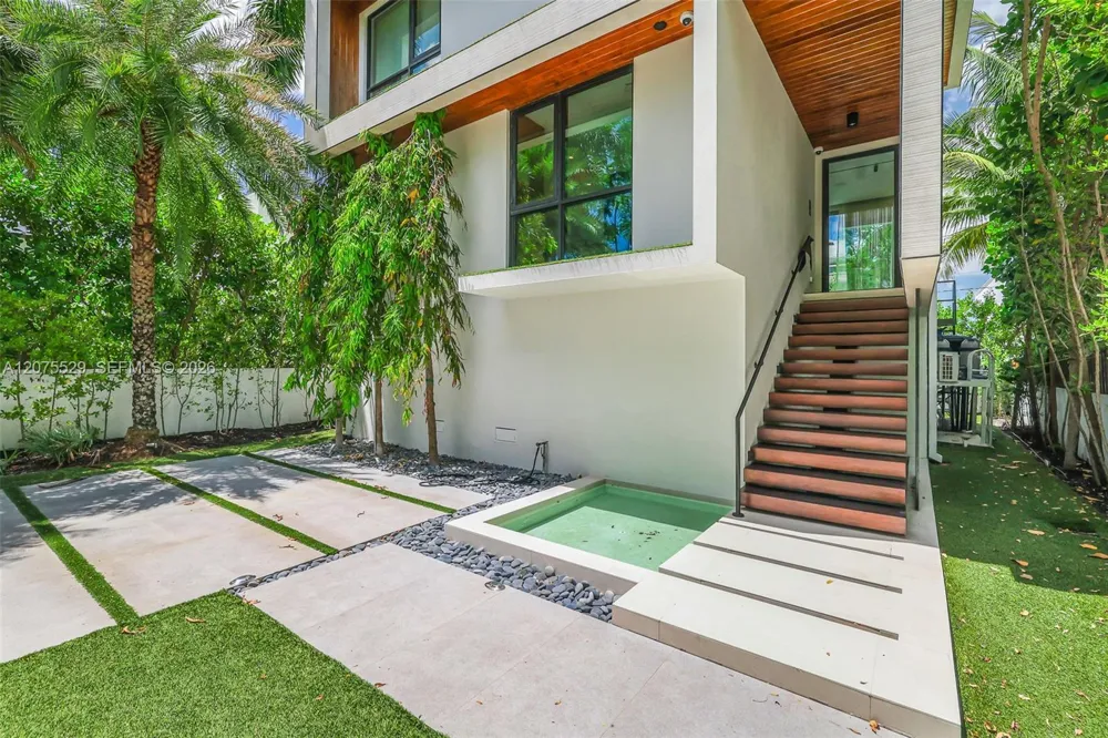 288 Palm Ave Miami Beach, FL 33139