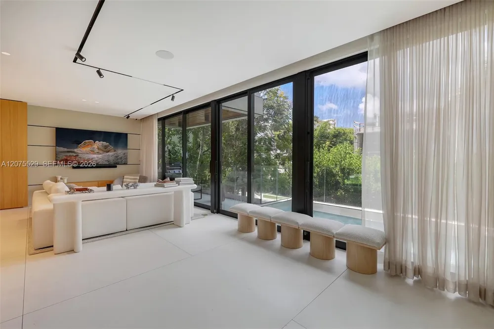 288 Palm Ave Miami Beach, FL 33139