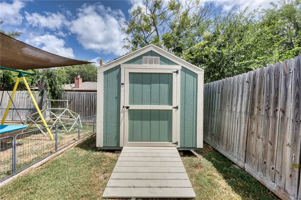 5222 Edinburg Circle Corpus Christi, TX 78413